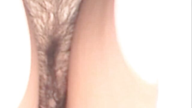 Big Bolt s'amuse avec des trous serrés french porn vid