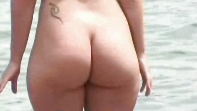 Une brune sexy s'est porno francais a frayée un chemin avec ses doigts jusqu'à sa chatte poilue