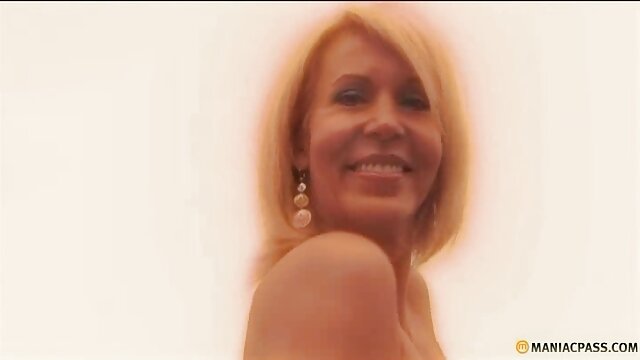 Blonde regarder film porno en français italienne