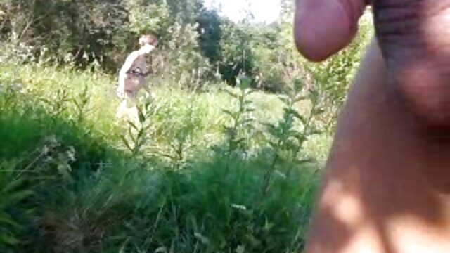 Lors d'une fête film porno français 2000 d'entreprise, deux femmes adultes se livrent à une baise gay