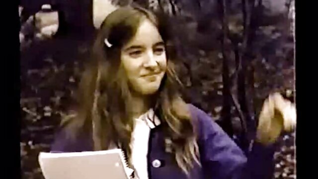 Matin beau sexe dans la salle de bain d'une génisse bronzée et d'un mâle mal rasé film x francais frere et soeur