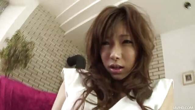 Jolie brune devient accro au rasage de la porno hantai francais chatte et se masturbe