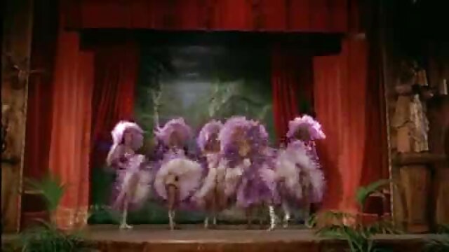 Jeune femme rentrée ivre et punie film xxxfrancais d'une pipe à la gorge