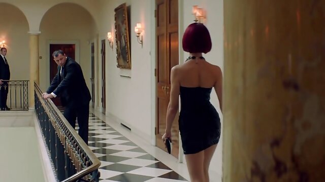 Une blonde russe ivre s'est endormie pendant les mom porn french rapports sexuels