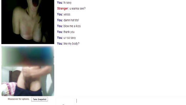 Elle a réveillé son amie avec de le film porno français doux baisers et a enfoncé son doigt dans sa chatte chauve