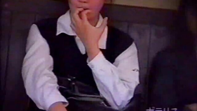 Une étudiante aux gros film porno en langue français seins n'enlève pas les chaussettes avant la copulation