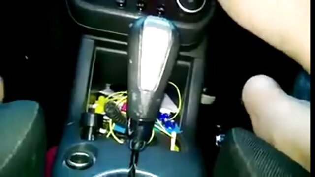 Silicone MILF laisse le fétichiste lécher et la film porno en entier francais chatte rasée