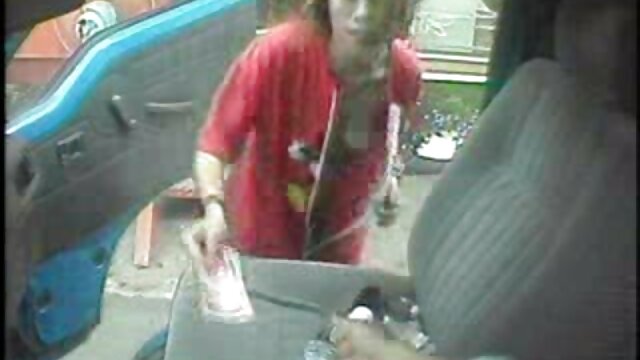 Petite fille mouillée éclaboussée avant la vague site de porno en français d'orgasme