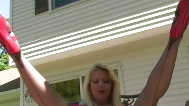 Brunette donne une film x allemand gratuit pipe cool et baise