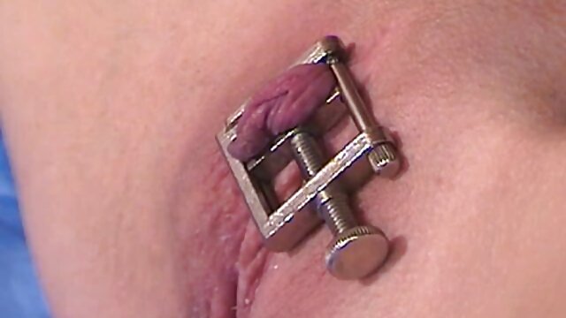 Mec sournois a un film français porno mis un bâton dans le cul